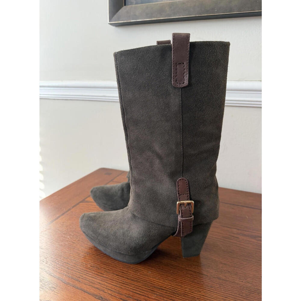 BNIB Earthies LINTZ Sz 8 B Olive Gree Suede MID Pull On Buckle Chunky Heel Boots